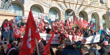 Casino, une bombe sociale pour 50 000 salariés et les enjeux d&rsquo;une lutte à construire