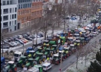 Allemagne : les tanks de l’UE OTAN contre les tracteurs des agriculteurs.
