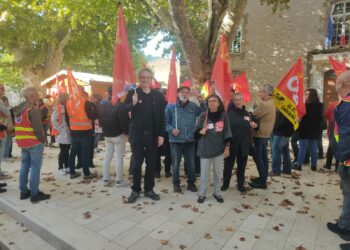 Peyrolles et Saint Paul Lez Durance : le soutien à la CGT ciblée par le RN pour ses actions antifascistes et pour les retraites mobilise devant la gendarmerie et la mairie