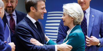 Des luttes populaires monte le mot d&rsquo;ordre « Macron dégage » pour faire place au peuple souverain