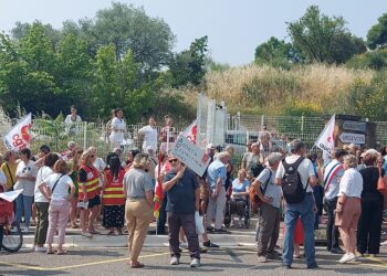 Défendre les hopitaux publiques et les urgences face à l’euro austérité : le PRCF mobilisé à Apt.