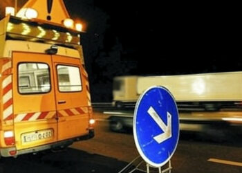 Fret ferroviaire sacrifié, chauffeurs surexploités, agents des routes en danger : l’Union européenne assassine la route du bon sens