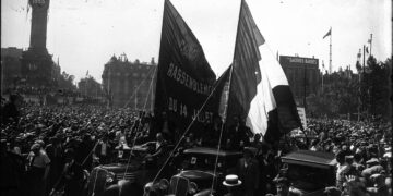 Face au 14 juillet belliciste, antisocial et fascisant de Macron, notre 14 juillet 2025 sera pacifique, patriotique et antifasciste ! 