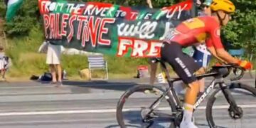 Du Tour de France au port du Pirée en Grèce, les peuples mobilisés contre les crimes impérialistes frappant la Palestine