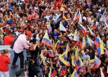 Venezuela : Le président Maduro reçoit le serment de milliers de bolivarien d’approfondir la révolution à tous les niveaux