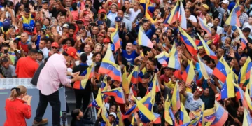 Venezuela : Le président Maduro reçoit le serment de milliers de communes bolivariennes d’approfondir la révolution à tous les niveaux
