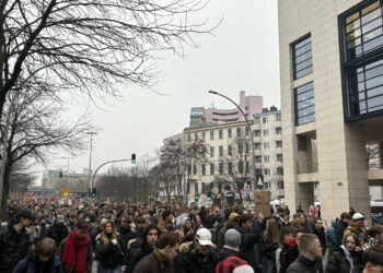 De la salle de classe à la lutte des classes : 50 000 lycéens allemands dans la rue contre le service militaire et le militarisme de l’UE OTAN