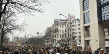 De la salle de classe à la lutte des classes : 50 000 lycéens allemands dans la rue contre le service militaire et le militarisme de l’UE-OTAN