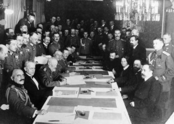 L&rsquo;armistice de 1917 : quand les bolcheviks ont imposé la paix contre la guerre mondiale impérialiste