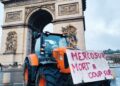 Mercosur : les agriculteurs en colère entrent dans Paris, réprimés par la police de Macron UE