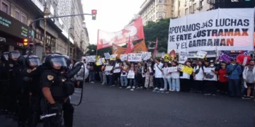 Argentine : grève générale et manifestation contre la destruction du code du travail par le régime d&rsquo;extrême droite de Milei.