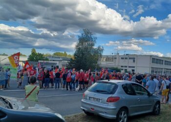 181 licenciements : Les travailleurs de papeteries de Condat soutenu par le PRCF Limousin Dordogne.