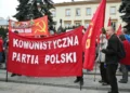 Pologne, le parti communiste polonais (KPP) résiste à la répression et met en échec en justice son interdiction.