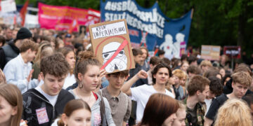 8 mai 2026 : pour la paix jeunesse allemande manifeste contre le militarisme du régime Merz et de l&rsquo;UE OTAN
