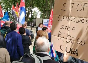 Stopper le génocide : tous ensemble avec Cuba contre le blocus US, manifestation devant l’assemblée nationale
