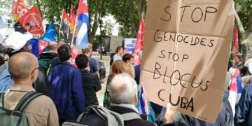 Stopper le génocide : tous ensemble avec Cuba contre le blocus US, manifestation devant l’Assemblée nationale